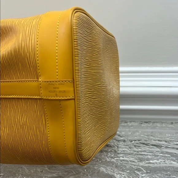 Louis Vuitton Yellow Epi Leather Bucket Shoulder Bag - Picture 8 of 16